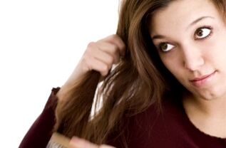 Lo shampoo rigenerante aiuterà con i capelli secchi