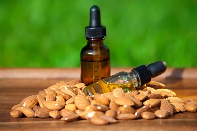 L'olio di mandorle aiuterà a riportare i capelli al loro colore naturale